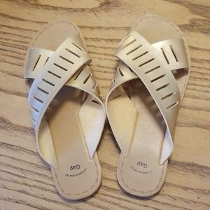 GAP Shoes - Gap> Gold Slide Sandals 8W Excellent Condition. GAP Shoes - Gap> Gold Slide Sandals 8W Excellent Condition.